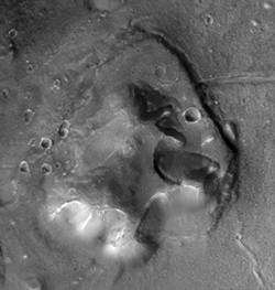 La Forteresse (The Fort) (image Mars Global Surveyor)